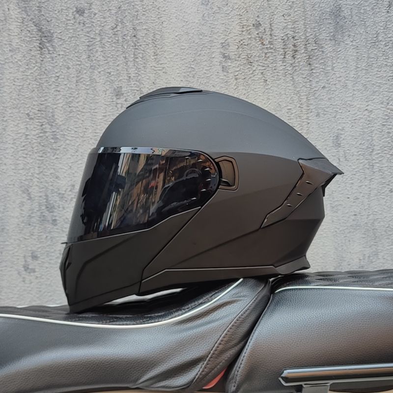 Uniwersalny kask motocyklowy z – Dual Visor Motorcycle Racing Helmet recenzja i cena